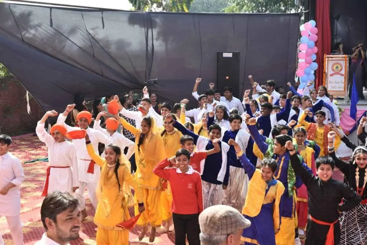 kids performing in school function